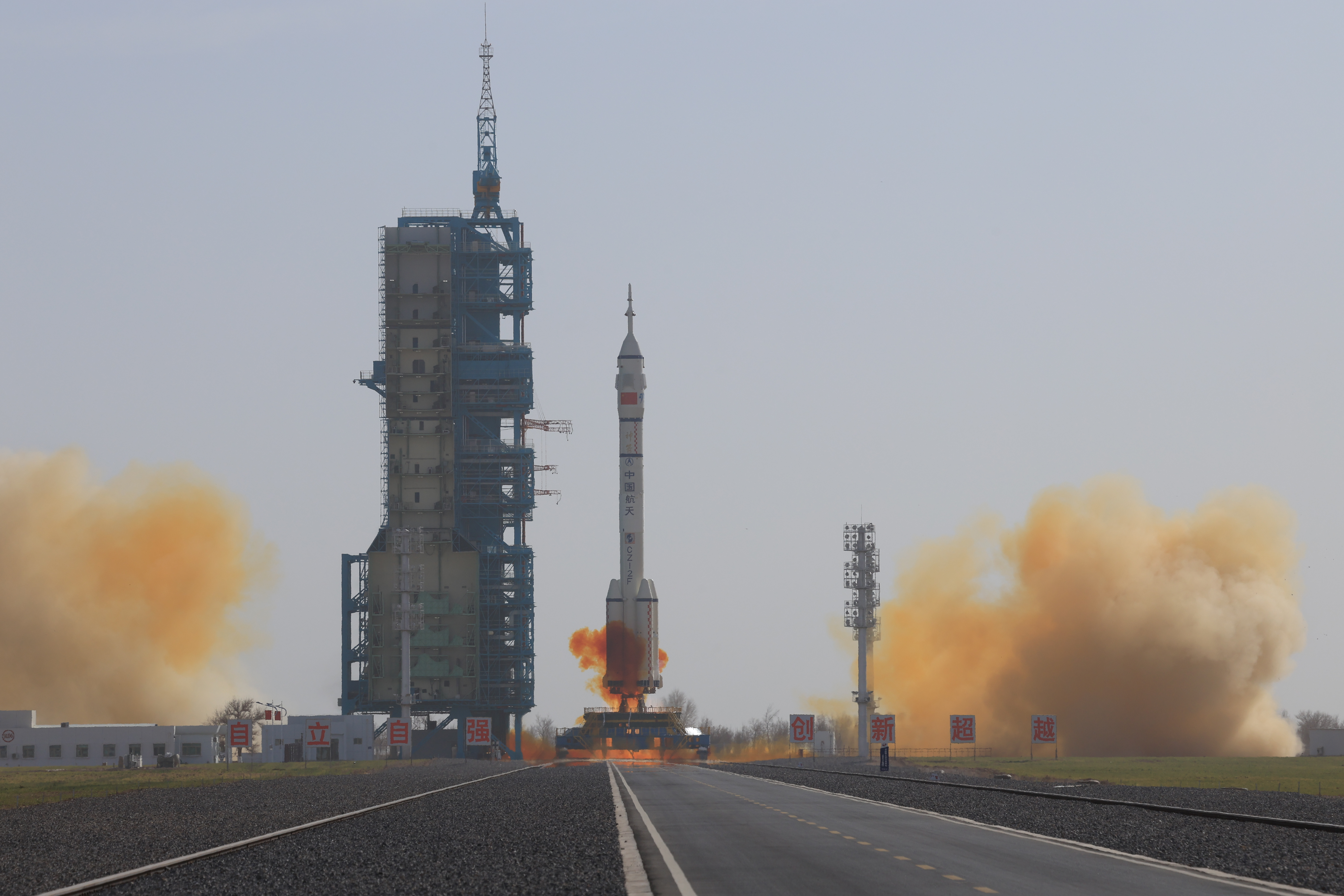 看应急发射！这就是中国航天的硬核实力——神舟二十二号飞行任务侧记